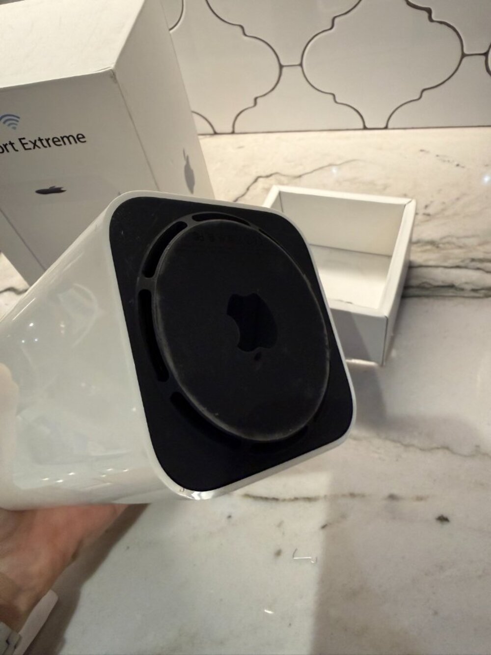 Apple AirPort Extreme WiFi Router Tower Model - With Original Box - Picture 3 of 4